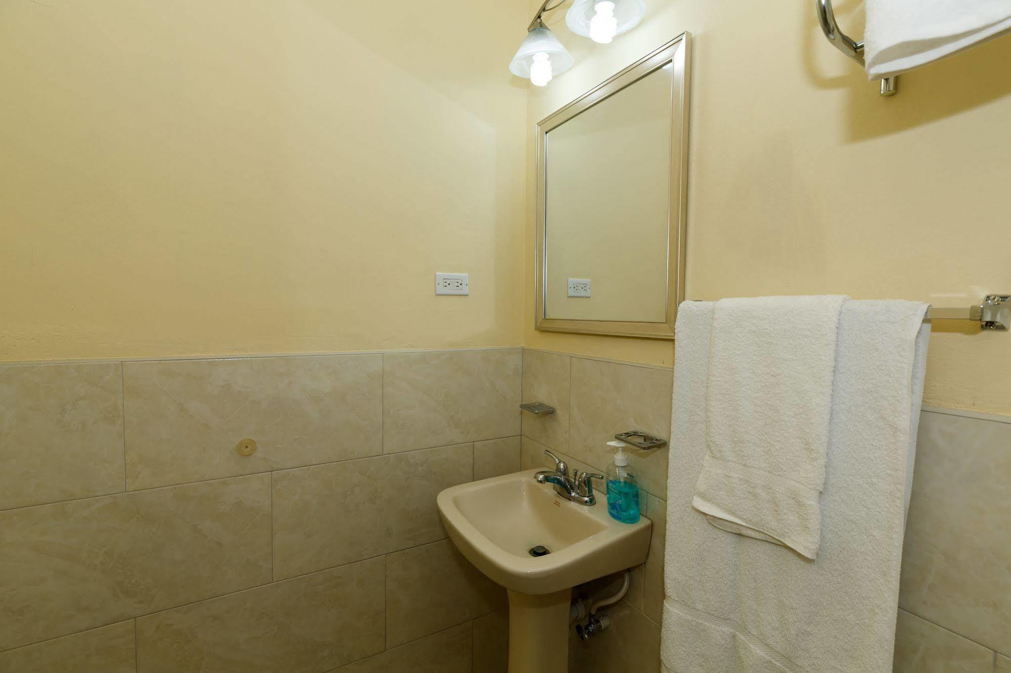 Jasmine Inn Kingston Luaran gambar